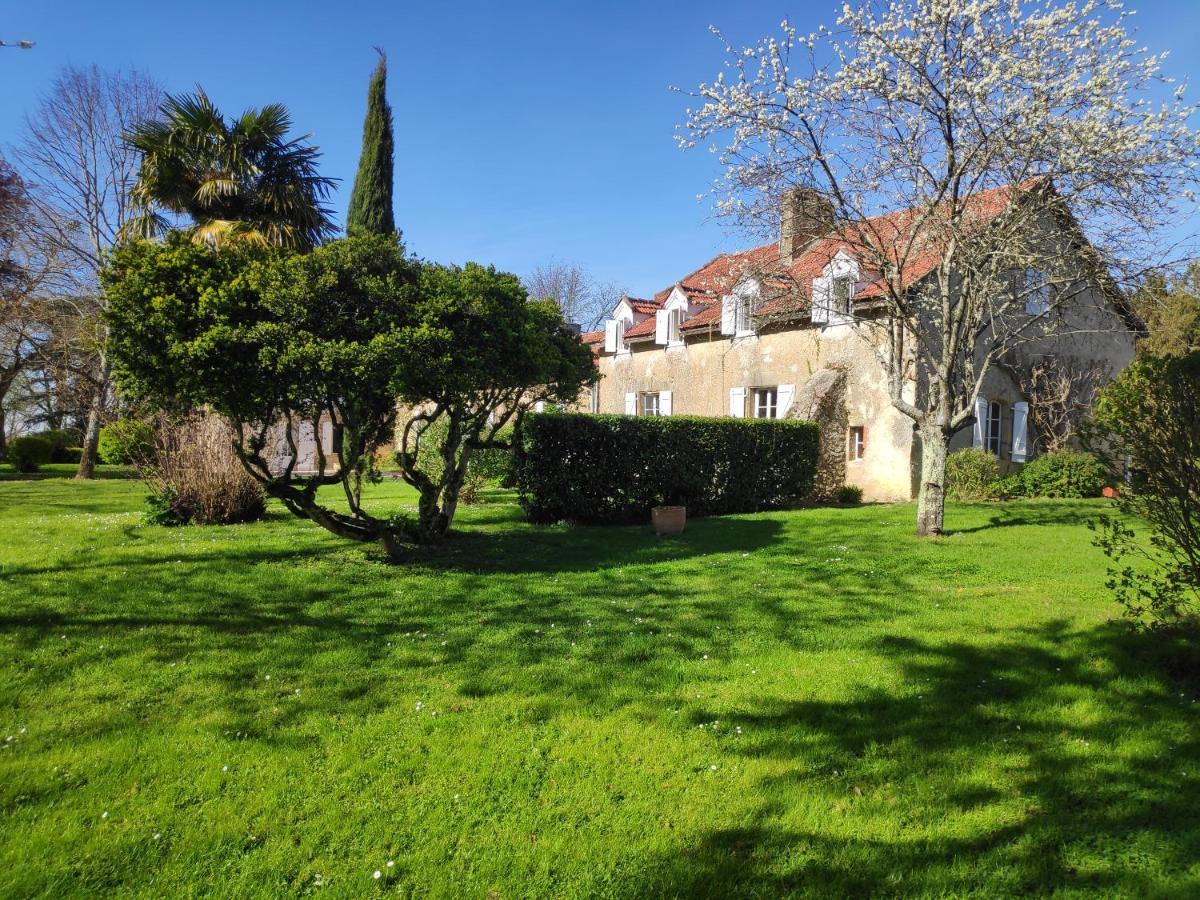 Au Chateau Juillac Juillac  Exterior photo
