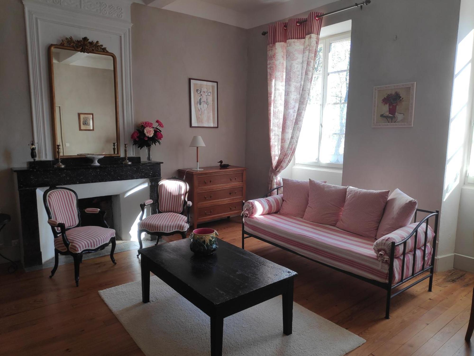 Au Chateau Juillac Juillac  Room photo