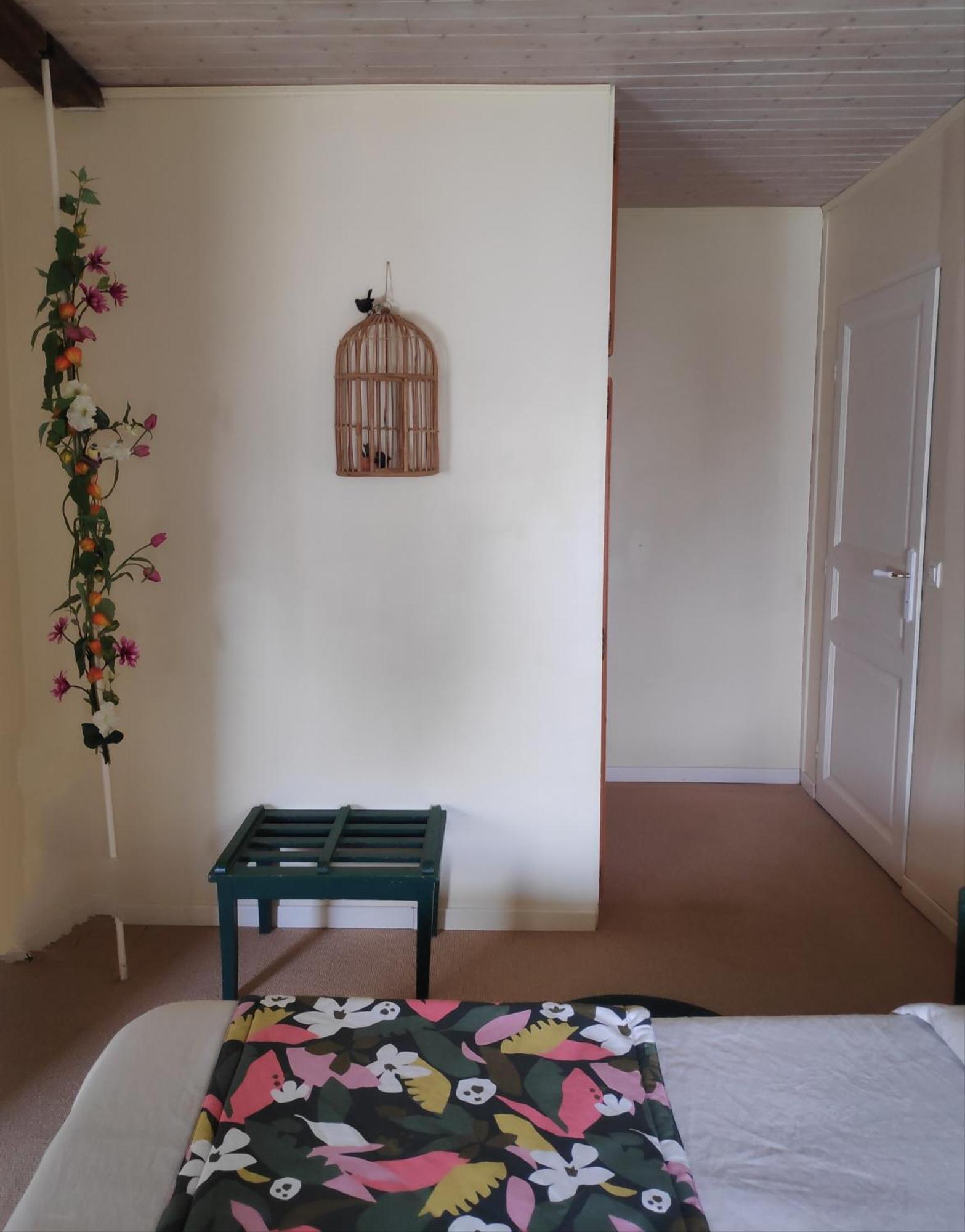 Au Chateau Juillac Juillac  Room photo