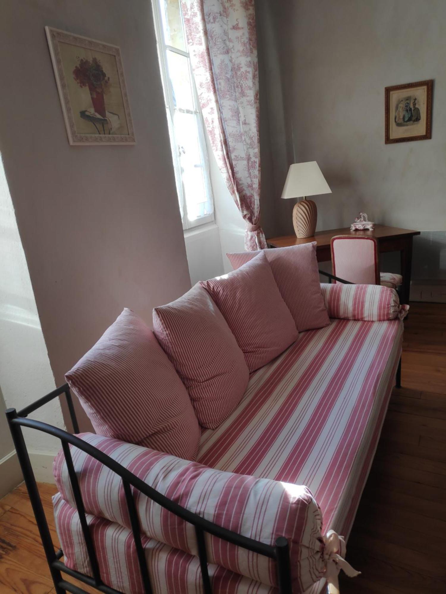 Au Chateau Juillac Juillac  Room photo